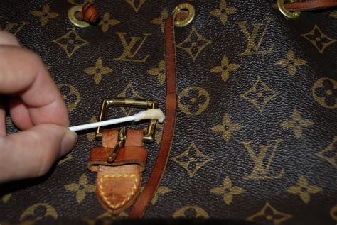 come pulire vacchetta louis vuitton|cleaning louis vuitton vachetta.